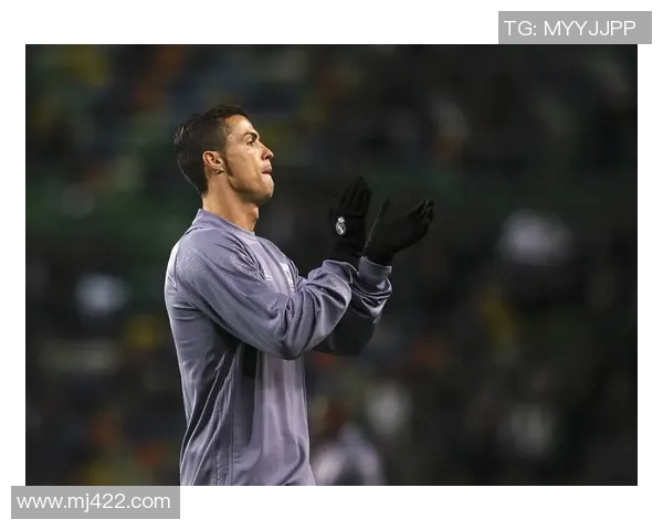 足球巨星的辉煌之路从青涩少年到世界舞台的巅峰荣耀