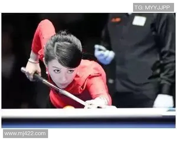 全球足球天王大集合：男神女神齐聚赛场争锋争锋