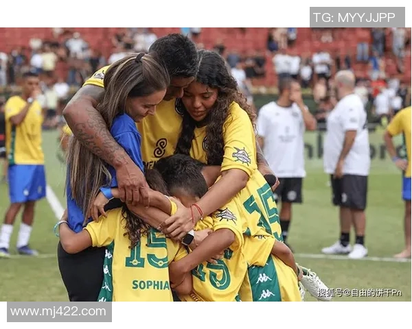 欧美足球球星情侣们的甜蜜日常与爱情故事揭秘 欧美足球球星情侣们的甜蜜日常与爱情故事揭秘