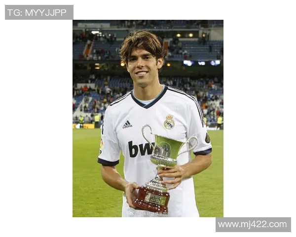 传奇球星卡卡再现赛场荣耀 感受足球世界中的巅峰时刻