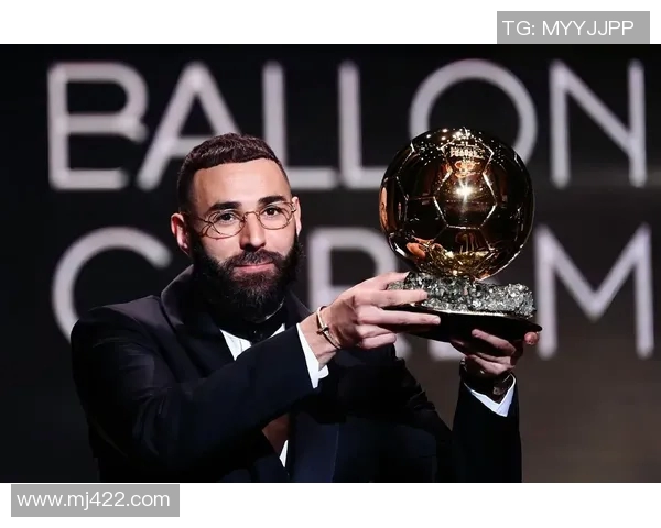 世界足坛RB球星崛起之路：从年轻天才到顶级巨星的蜕变历程